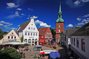 Rathausmarkt Kappeln mit ev. St. Nikolai Kirche